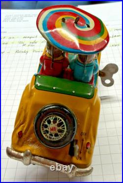 1007 RARE YELLOW MINT Marusan Tin Wind-Up Magic Wonder MG Car & Track Set-WORKS