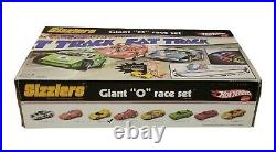 2006 Hot Wheels SIZZLERS Fat Track Giant O Race Set Fully Complete with 3 Cars