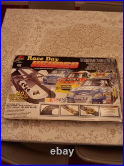 2009 Nascar Life Like HO Scale Electric Race Day Heroes Slot Car Racing Set C2