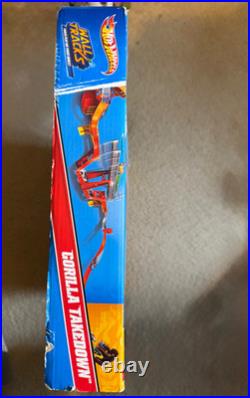 2011 Mattel Hot Wheels Wall Tracks Gorilla Takedown Track Set W1479