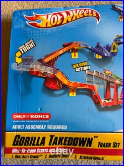 2011 Mattel Hot Wheels Wall Tracks Gorilla Takedown Track Set W1479