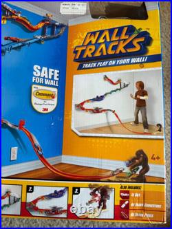 2011 Mattel Hot Wheels Wall Tracks Gorilla Takedown Track Set W1479
