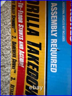 2011 Mattel Hot Wheels Wall Tracks Gorilla Takedown Track Set W1479