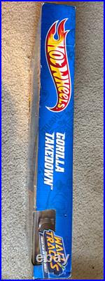 2011 Mattel Hot Wheels Wall Tracks Gorilla Takedown Track Set W1479