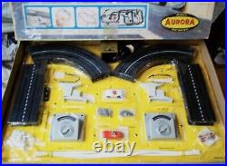 AURORA HO #1503 VIBRATOR VIBE 2 LANE SLOT CAR RACE TRACK SET 2 Cars+ TJET AFX