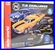 Auto-World-Premium-Hobbies-T-A-Challenge-Mustang-Camaro-HO-Slot-Car-Race-Set-01-svfn