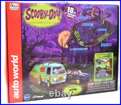 Auto World Scooby-Doo & Batman Robin 18' HO Slot Car Race Track Set SRS338