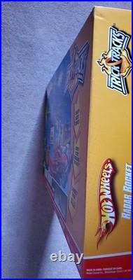 BRAND NEW 2009 Mattel HOT WHEELS Trick Tracks = RADAR ROCKET STARTER SET withCar