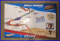 BRAND NEW 2011 Mattel Hot Wheels Wall Tracks Gorilla Takedown Track Set with Car