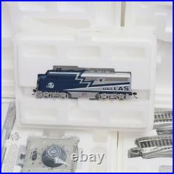 Bachmann Hawthorne Village Dallas Cowboys HO Train Locomotive Car & Track Set