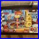 Disney-Cars-PISTON-CUP-GARAGE-Playset-Track-Set-Slight-Damage-01-gd