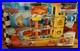 Disney-Cars-PISTON-CUP-GARAGE-Playset-Track-Set-read-01-dcxa