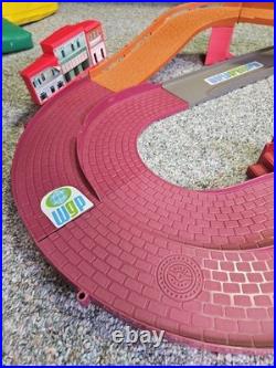 Fisher Price Disney Cars 2 Shake NGo World Grand Prix Racing Track W 5 Cars Work