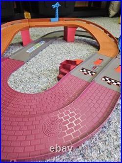 Fisher Price Disney Cars 2 Shake NGo World Grand Prix Racing Track W 5 Cars Work