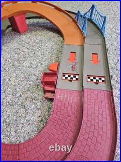 Fisher Price Disney Cars 2 Shake NGo World Grand Prix Racing Track W 5 Cars Work