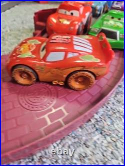 Fisher Price Disney Cars 2 Shake NGo World Grand Prix Racing Track W 5 Cars Work
