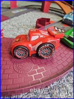 Fisher Price Disney Cars 2 Shake NGo World Grand Prix Racing Track W 5 Cars Work