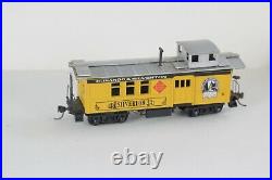 HO scale train set (Freight cars, Passenger cars, Engines and Track)