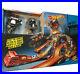 HOT-WHEELS-HW-City-Nitrobot-Attack-Track-Set-Rescue-Your-Cars-From-The-Robot-01-lay