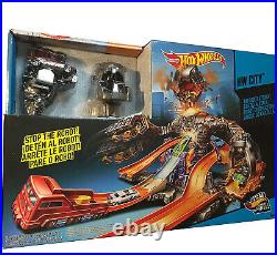 HOT WHEELS HW City Nitrobot Attack Track Set / Rescue Your Cars From The Robot