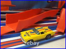 Hot Wheels 1978 T-Bird Tossup 164'57 Thunderbird Jump Stunt Car Track Box Set