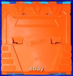 Hot Wheels 3 Unique Racing Challenges in the Race Crate Track Set with 2 Cars