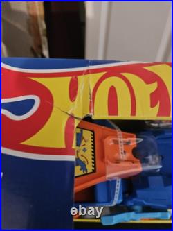 Hot Wheels City Toy Car Track Set, Ultimate T-Rex Transporter, Dinosaur Hauler