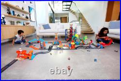 Hot Wheels City Track Pack, 10 Piece Set Includes Track Base & Various Track Pie