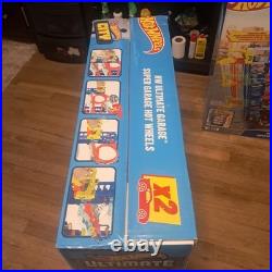 Hot Wheels City Ultimate Garage Track Set with 2 Die-Cast Toy Cars & Car-Eating