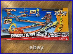 Hot Wheels Colossal Stunt World Trick Tracks Set with 3 Cars New In Open Box
