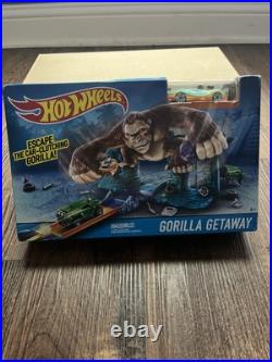 Hot Wheels DLG52 Gorilla Getaway Track Set & Yellow / Clear Car RARE 2015 NEW Hot Wheels DLG52 Gorilla Getaway Track Set & Yellow / Clear Car RARE 2015 NEW