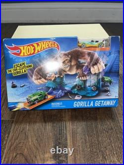 Hot Wheels DLG52 Gorilla Getaway Track Set & Yellow / Clear Car RARE 2015 NEW Hot Wheels DLG52 Gorilla Getaway Track Set & Yellow / Clear Car RARE 2015 NEW