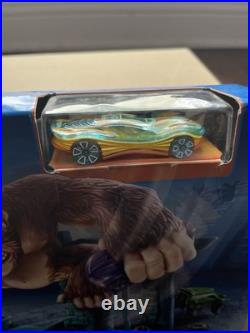 Hot Wheels DLG52 Gorilla Getaway Track Set & Yellow / Clear Car RARE 2015 NEW Hot Wheels DLG52 Gorilla Getaway Track Set & Yellow / Clear Car RARE 2015 NEW