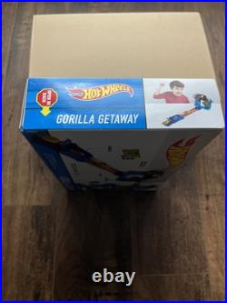 Hot Wheels DLG52 Gorilla Getaway Track Set & Yellow / Clear Car RARE 2015 NEW Hot Wheels DLG52 Gorilla Getaway Track Set & Yellow / Clear Car RARE 2015 NEW