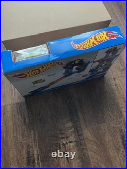 Hot Wheels DLG52 Gorilla Getaway Track Set & Yellow / Clear Car RARE 2015 NEW Hot Wheels DLG52 Gorilla Getaway Track Set & Yellow / Clear Car RARE 2015 NEW
