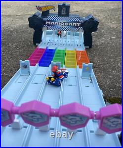 Hot Wheels GXX41-Mario Kart Rainbow Road Track Set, Complete w Mario + King Boo