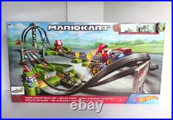 Hot Wheels Mario Kart Circuit Deluxe Track Set Die-Cast Yoshi NIB