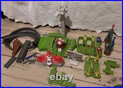 Hot Wheels Mario Kart Circuit Track, Piranha Plant & Thwomp Exp Tracks + 8 Cars Hot Wheels Mario Kart Circuit Track, Piranha Plant & Thwomp Exp Tracks + 8 Cars