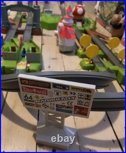 Hot Wheels Mario Kart Circuit Track, Piranha Plant & Thwomp Exp Tracks + 8 Cars Hot Wheels Mario Kart Circuit Track, Piranha Plant & Thwomp Exp Tracks + 8 Cars