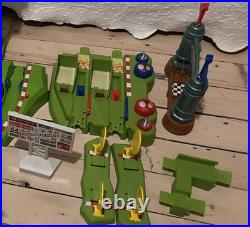 Hot Wheels Mario Kart Circuit Track, Piranha Plant & Thwomp Exp Tracks + 8 Cars Hot Wheels Mario Kart Circuit Track, Piranha Plant & Thwomp Exp Tracks + 8 Cars