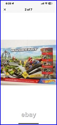 Hot Wheels, Mario Kart Circuit Track Set Die-Cast Yoshi Princess Peach Luigi