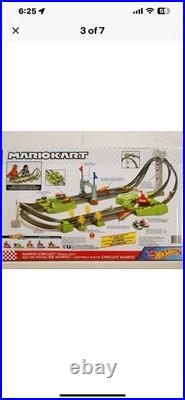 Hot Wheels, Mario Kart Circuit Track Set Die-Cast Yoshi Princess Peach Luigi
