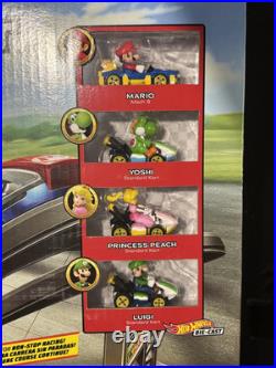 Hot Wheels Mario Kart Circuit Track Set with 4 die-cast characters/ vehicles