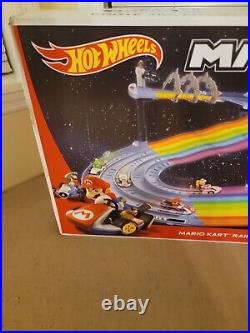 Hot Wheels Mario Kart Rainbow Road Track Set King Boo NEW