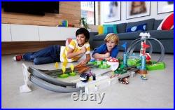 Hot Wheels MarioKart Circuit Deluxe Track Set HFY15 Die-Cast WITH YOSHI & MARIO