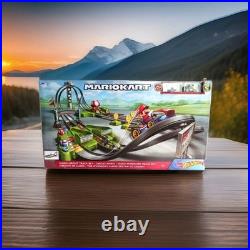 Hot Wheels MarioKart Circuit Deluxe Track Set HFY15 Die-Cast WITH YOSHI & MARIO
