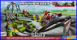 Hot Wheels MarioKart Circuit Deluxe Track Set HFY15 Die-Cast WITH YOSHI & MARIO