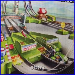Hot Wheels MarioKart Circuit Deluxe Track Set HFY15 Die-Cast WITH YOSHI & MARIO