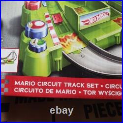 Hot Wheels MarioKart Circuit Deluxe Track Set HFY15 Die-Cast WITH YOSHI & MARIO