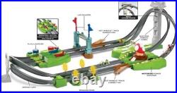Hot Wheels MarioKart Circuit Deluxe Track Set HFY15 Die-Cast WITH YOSHI & MARIO
